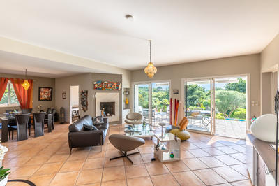 Maison - 196 m² - 7 pièces