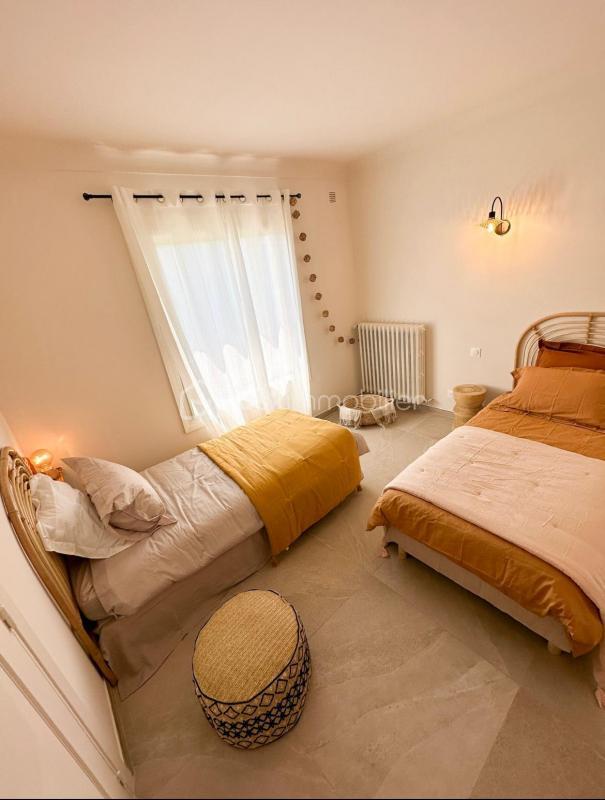 Maison - 260 m² - 12 pièces