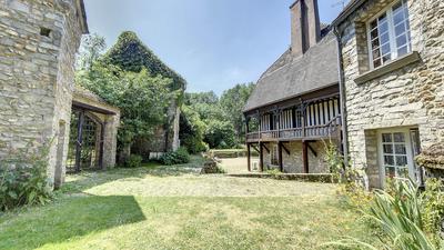 Propriété - 1 004 m² - 28 pièces