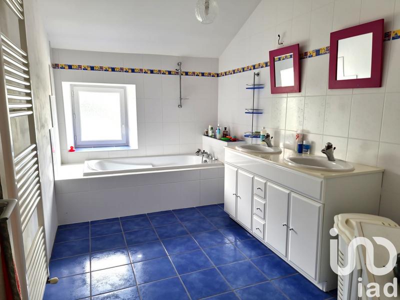 Maison - 279 m² - 10 pièces