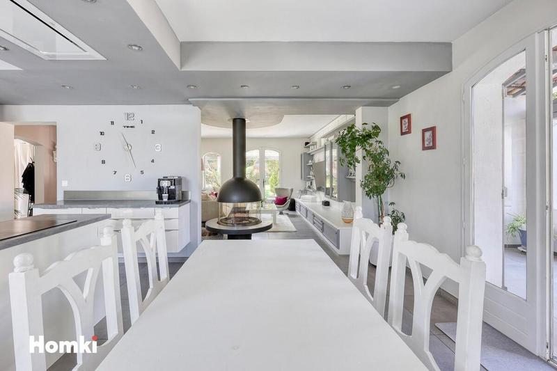 Maison - 207 m² - 6 pièces