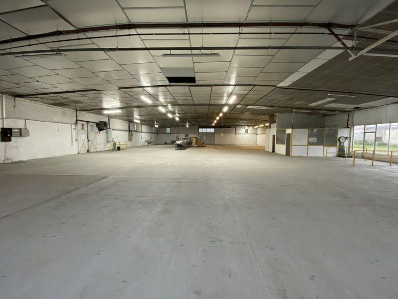 Local commercial - 1 000 m² - 2 pièces