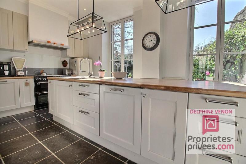 Propriété - 280 m² - 8 pièces