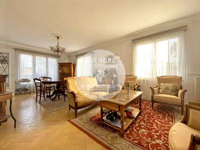 Maison - 180 m² - 8 pièces