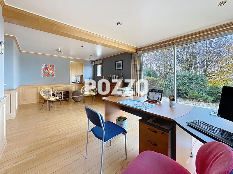 Maison - 270 m² - 10 pièces