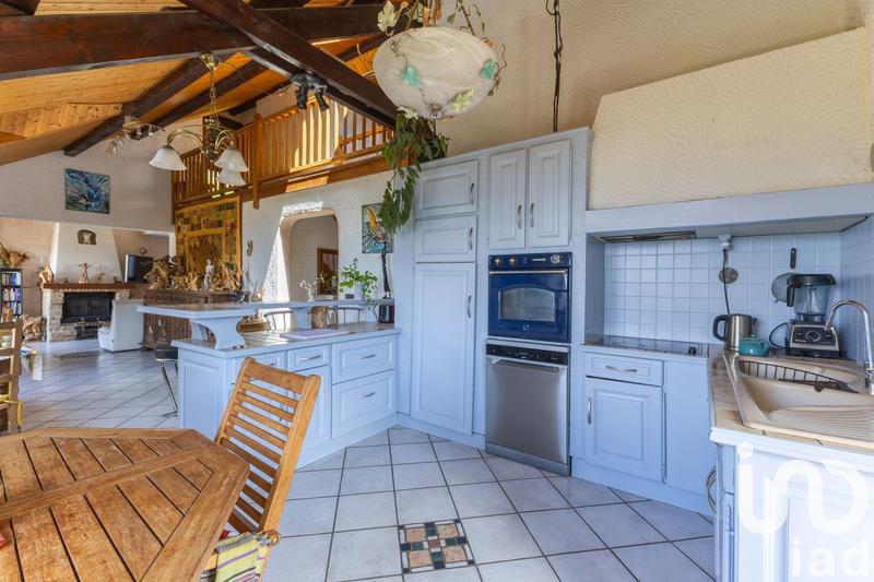 Maison - 222 m² - 8 pièces