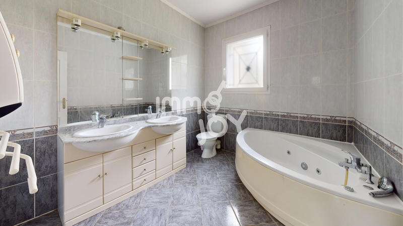 Maison - 121 m² - 5 pièces