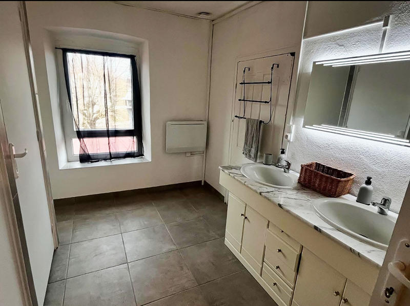 Local commercial - 650 m² - 27 pièces