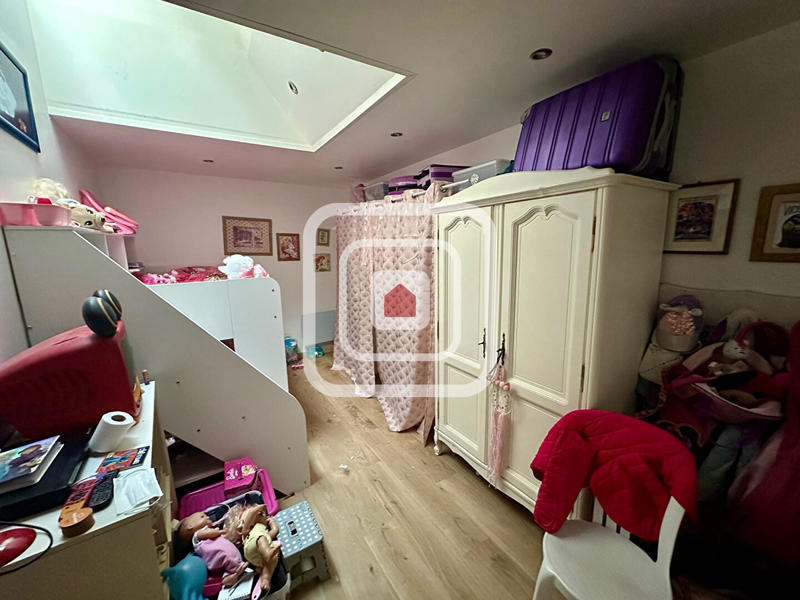 Maison - 218 m² - 10 pièces