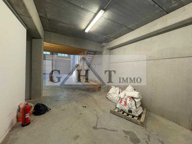Entrepôt - 370 m²