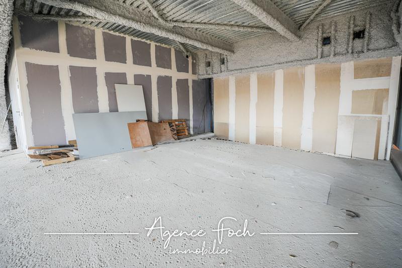 Local d'activités - 246 m²