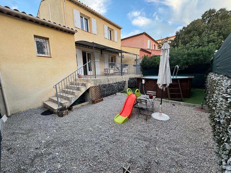 Maison - 99 m² - 5 pièces