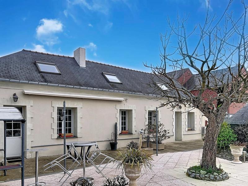 Maison - 258 m² - 9 pièces
