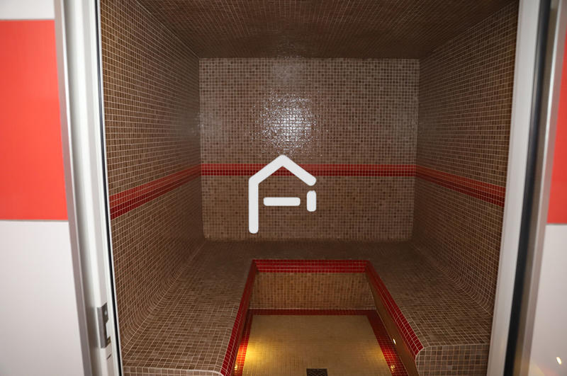 Maison - 1 000 m² - 28 pièces