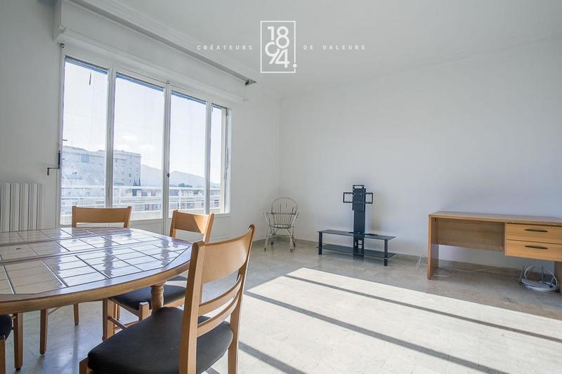 Appartement - 77 m² - 4 pièces