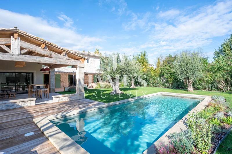 Maison - 250 m² - 5 pièces