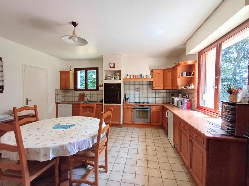 Maison - 250 m² - 7 pièces