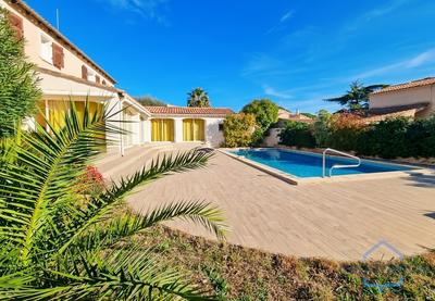 Maison - 222 m² - 8 pièces