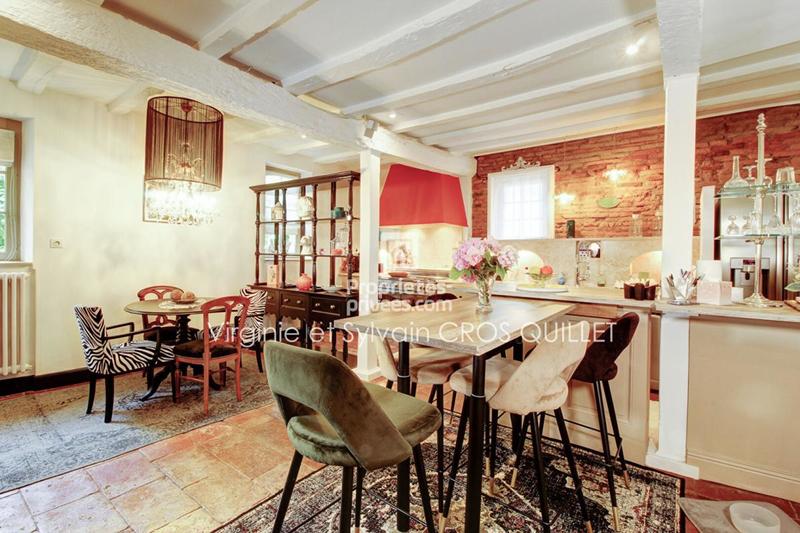 Maison - 270 m² - 7 pièces