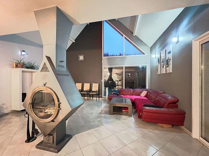 Maison - 260 m² - 10 pièces