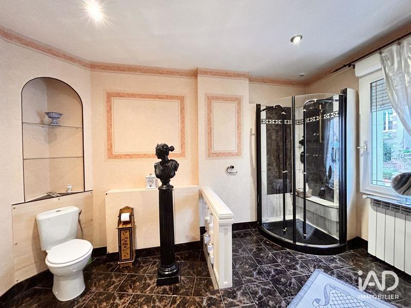 Maison - 265 m² - 10 pièces