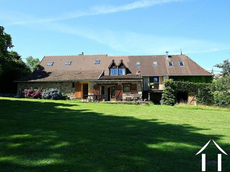 Maison - 250 m² - 8 pièces