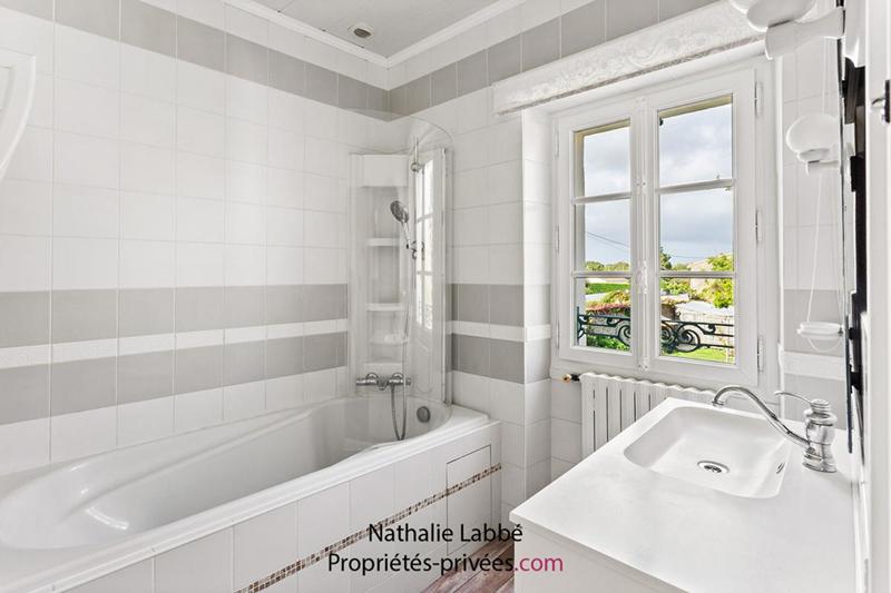 Maison - 210 m² - 9 pièces