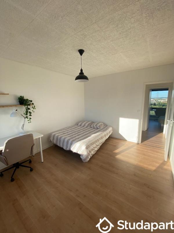 Chambre - 13 m² - 1 pièce