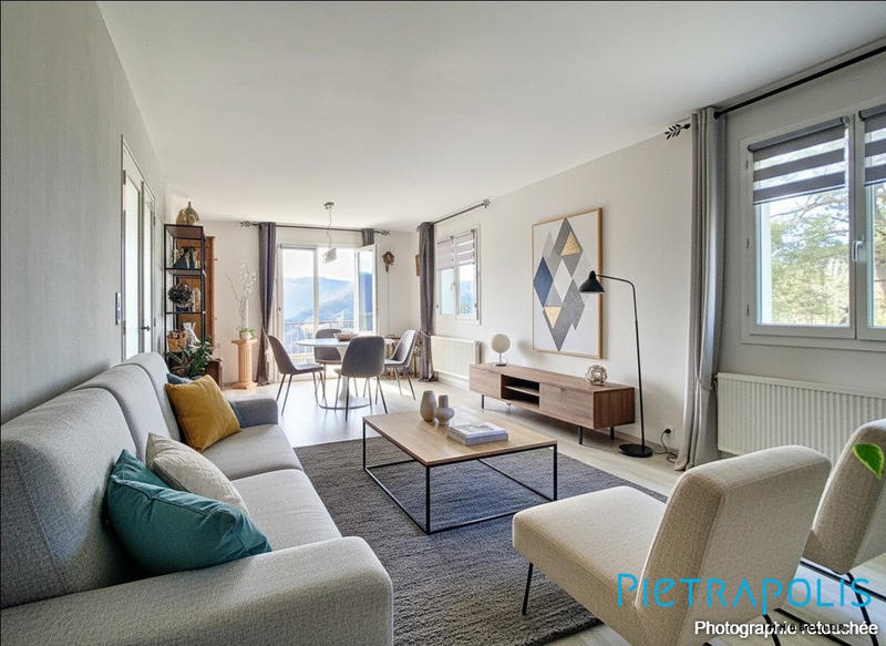 Maison traditionnelle - 176 m² - 8 pièces