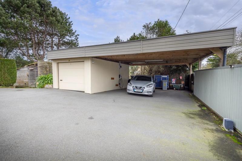 Maison - 250 m² - 8 pièces