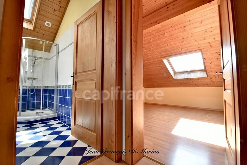 Maison - 211 m² - 8 pièces