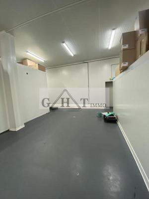 Entrepôt - 1 100 m²