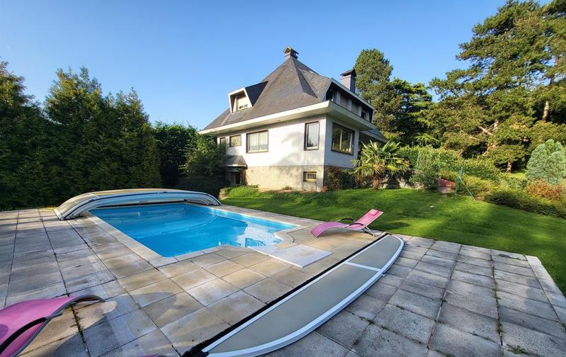 Maison traditionnelle - 200 m² - 8 pièces