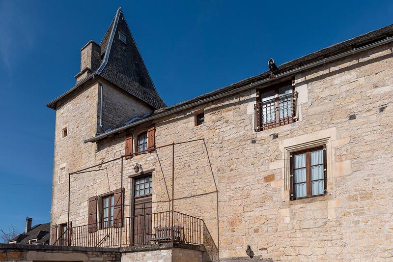 Maison - 317 m² - 12 pièces