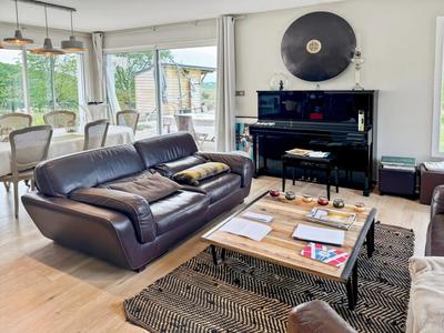 Maison - 200 m² - 8 pièces