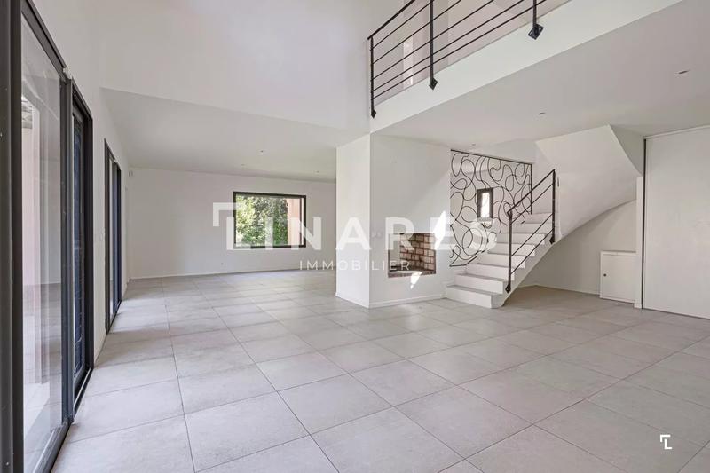 Maison - 185 m² - 5 pièces