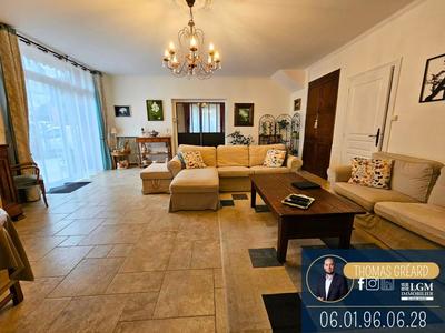 Maison - 470 m² - 18 pièces