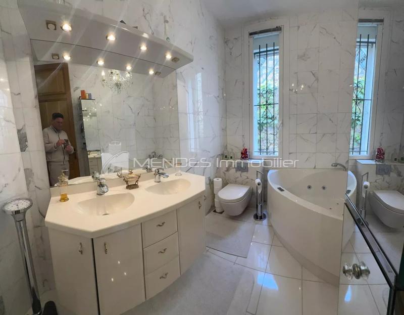 Villa - 169 m² - 7 pièces