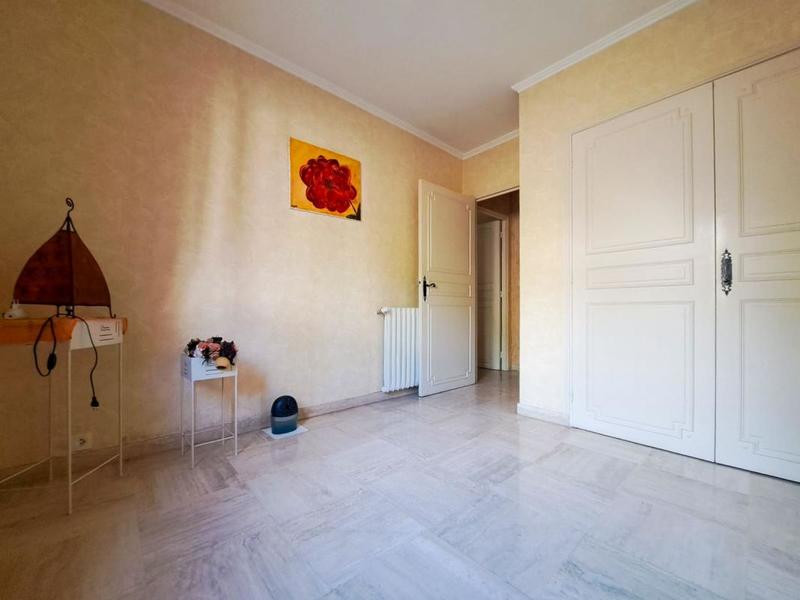 Villa - 234 m² - 9 pièces