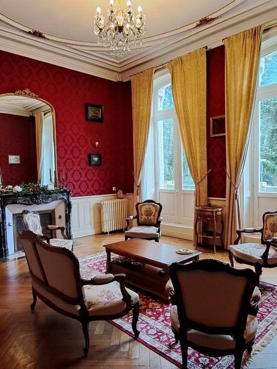 Manoir - 1 600 m² - 50 pièces