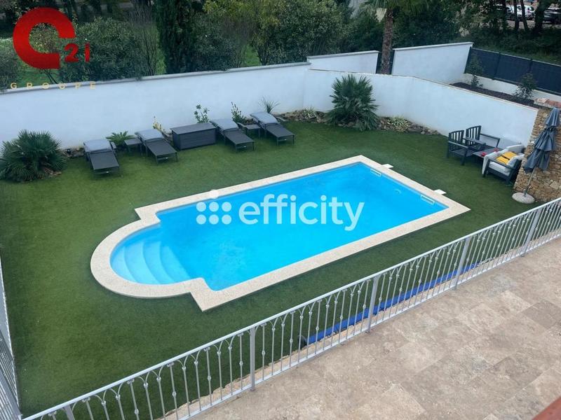 Maison - 203 m² - 7 pièces