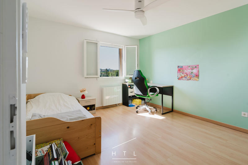 Maison - 225 m² - 9 pièces