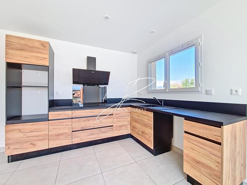 Maison - 96 m² - 4 pièces