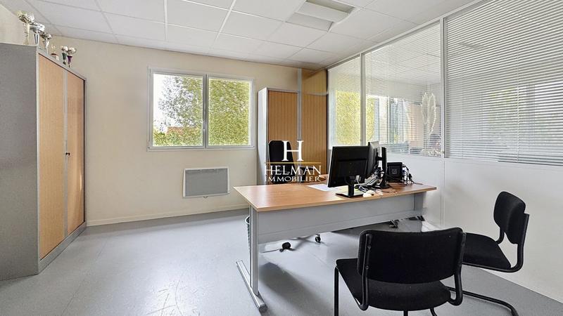 Bureau - 302 m²