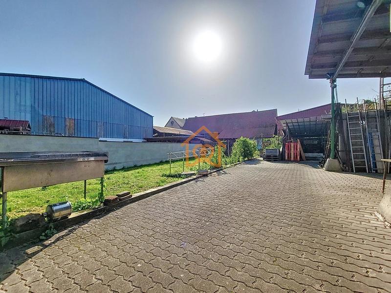 Maison - 214 m² - 9 pièces