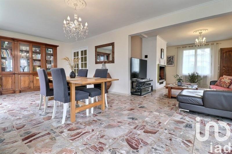 Maison - 180 m² - 8 pièces