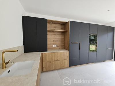 Maison - 280 m² - 8 pièces