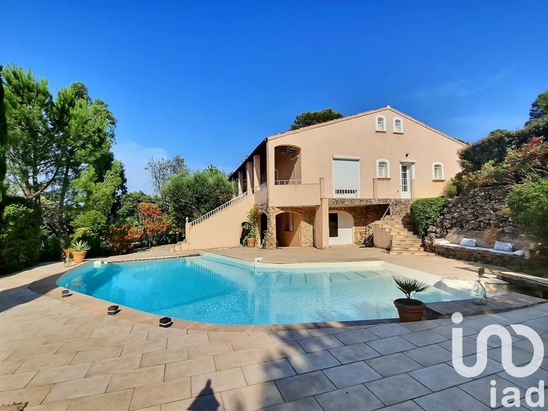 Maison - 216 m² - 6 pièces