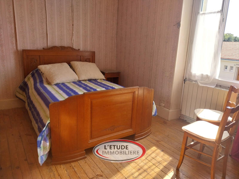 Maison - 225 m² - 9 pièces