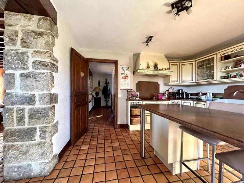 Maison - 204 m² - 6 pièces